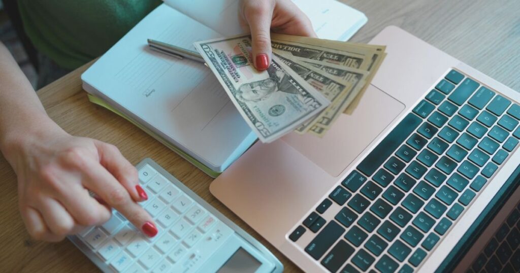 nomada digital calculando su salario