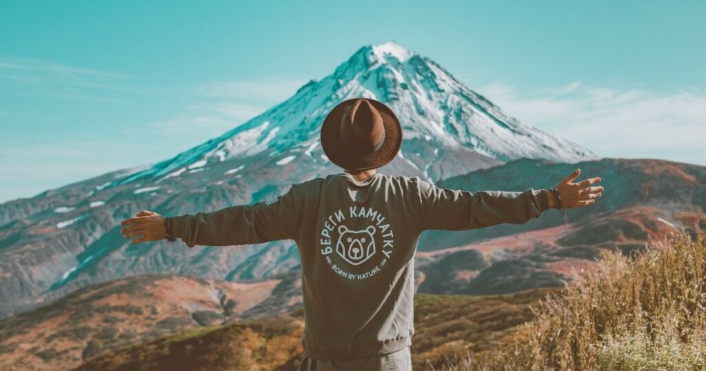 digital nomad man enjoying his life