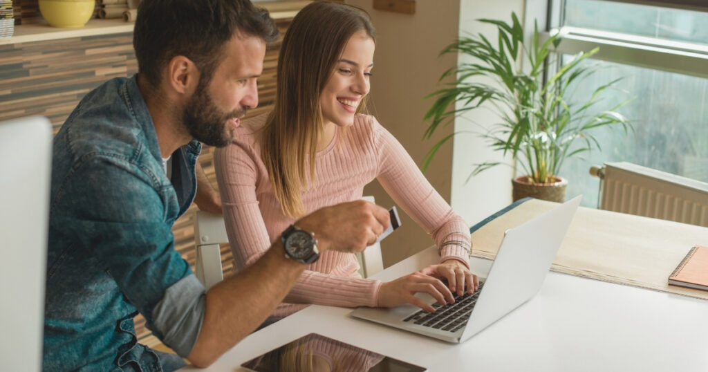 digital nomad couple running an online business