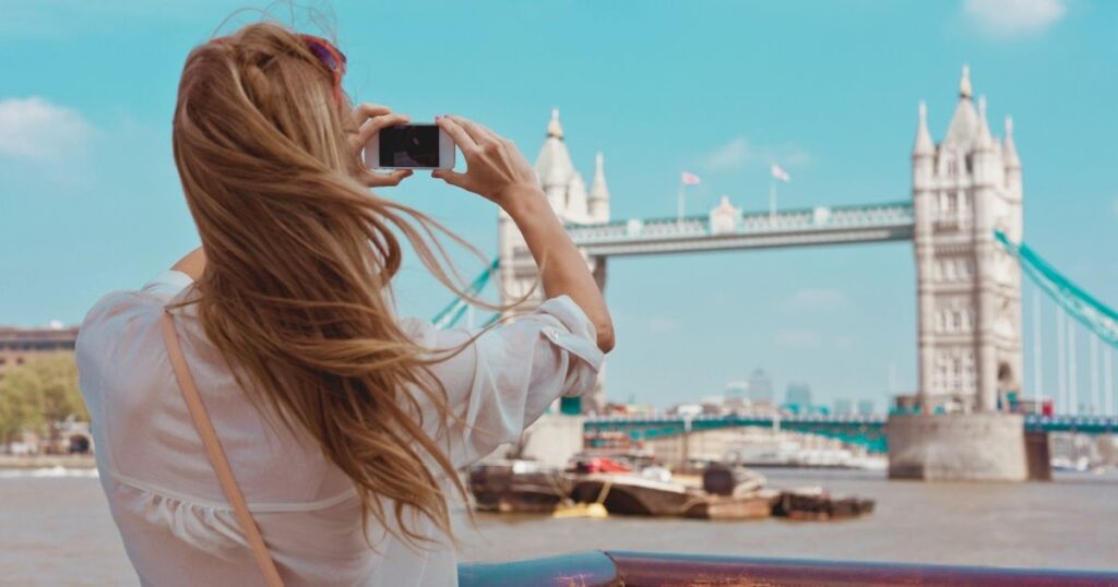 digital nomad woman enjoying her trip in London