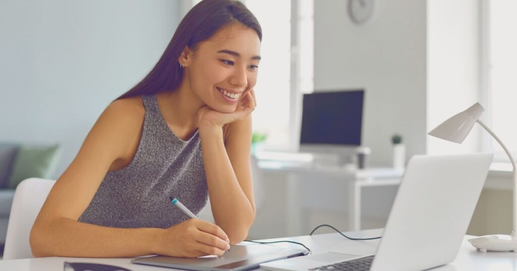 digital nomad woman setting a routine for working