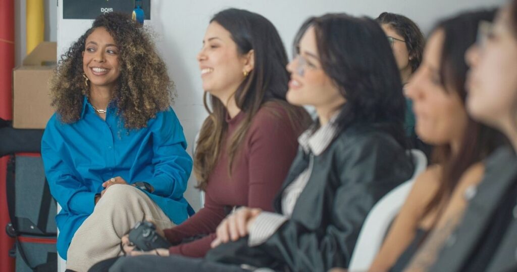 grupo de estudiantes aprendiendo turco