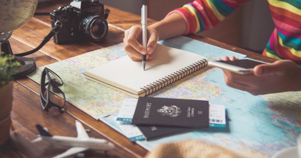 mujer planificando su viaje a Turquia