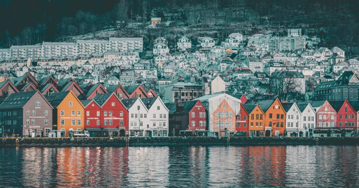 hermoso paisaje de casas tipicas de Noruega en Oslo