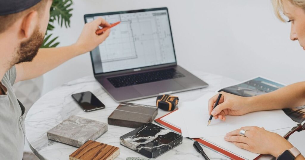 nomadas digitales trabajando juntos