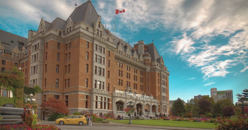 extra tips for digital nomads on travel insurance in Canada