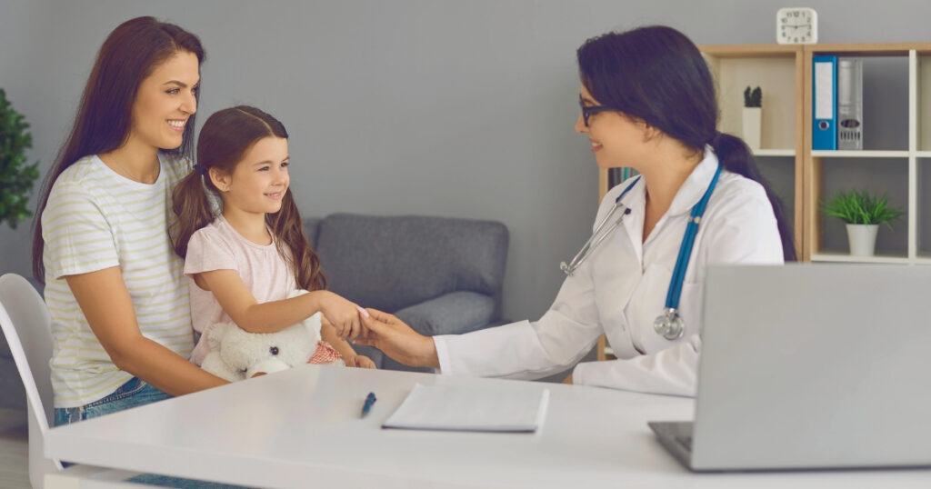 doctor consulting through a health insurance plan in France