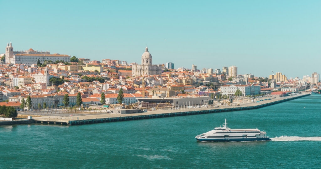 hermosa imagen de crucero en Lisboa