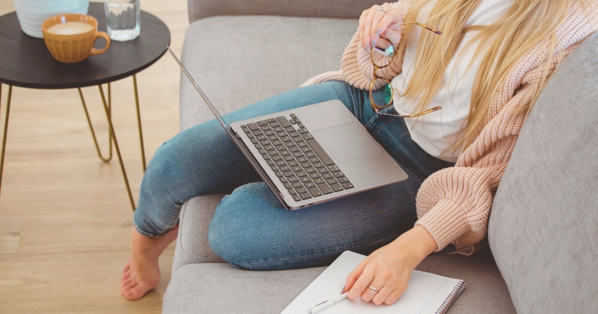digital nomad woman applying for the digital nomad visa