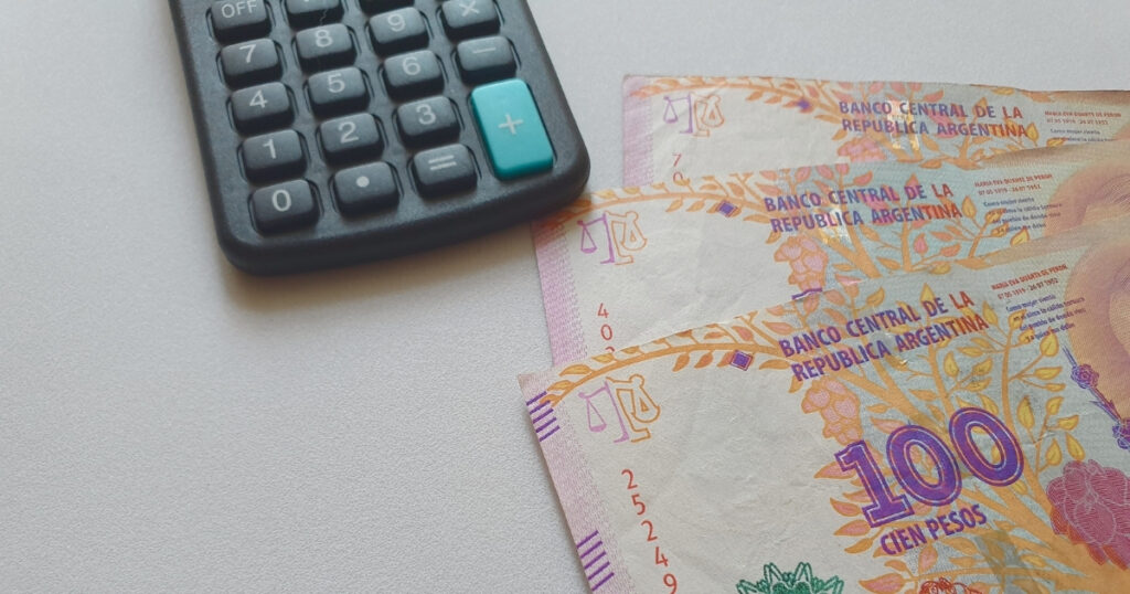 haciendo cálculos del dinero en Argentina