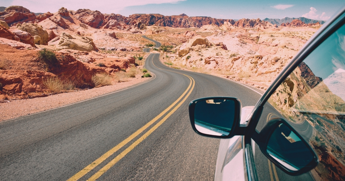 manejando un coche alquilado en Estados Unidos