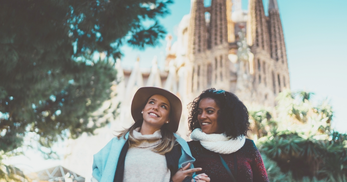 digital nomads friends travelling around Europe countries