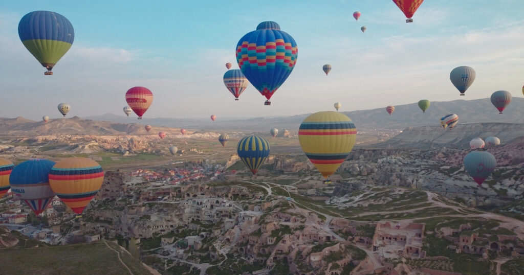 hermoso paisaje de balones en Turquia