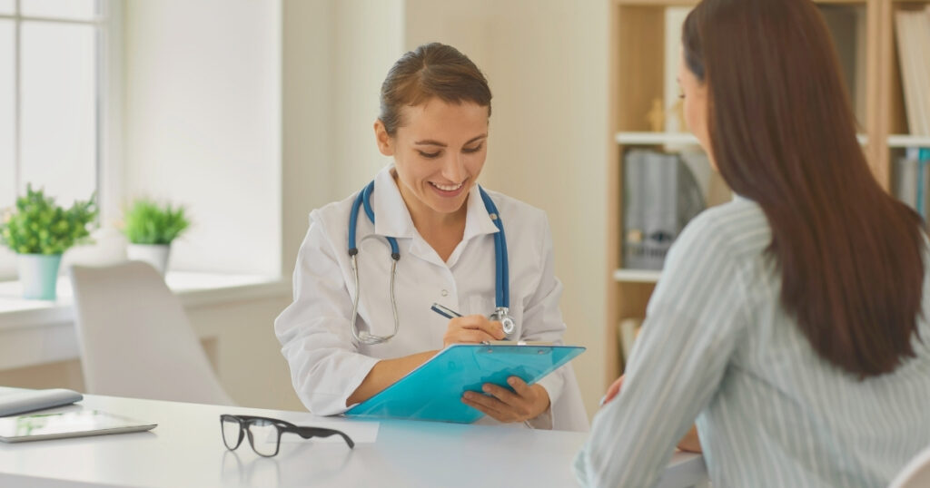 woman in a medical consultation through a health insurance in Brazil