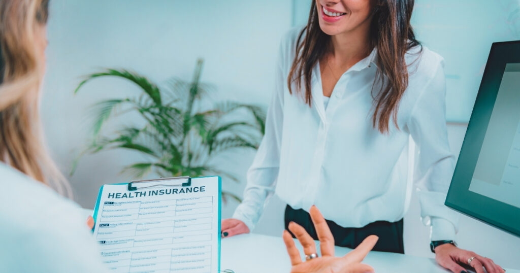 digital nomad woman using the health insurance in Indonesia