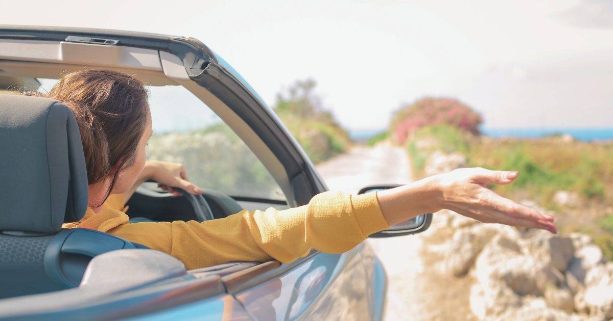 woman driving a car in the USA