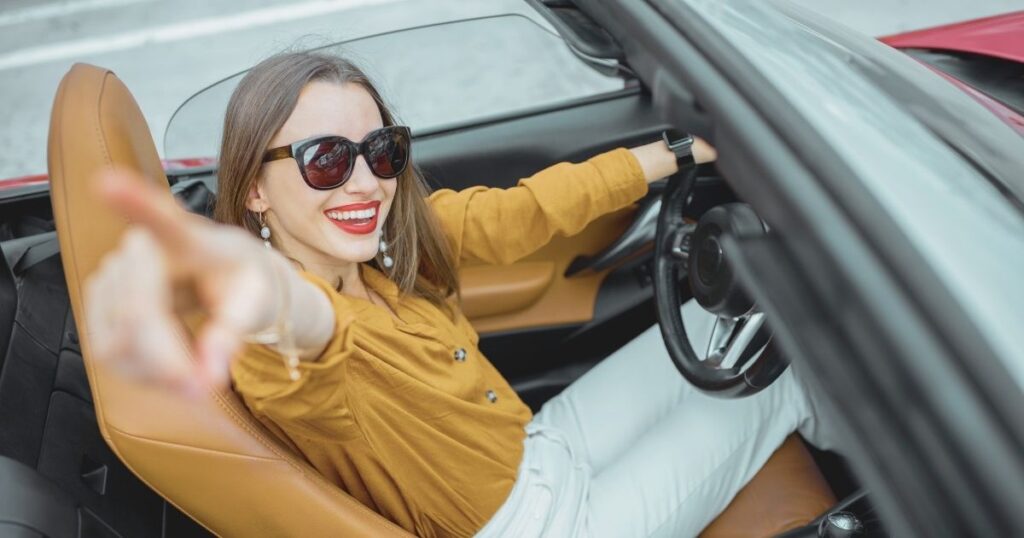 young woman driving a car in the USA with an IDP