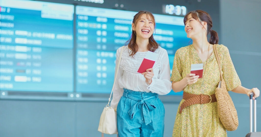 two digital nomad women traveling together