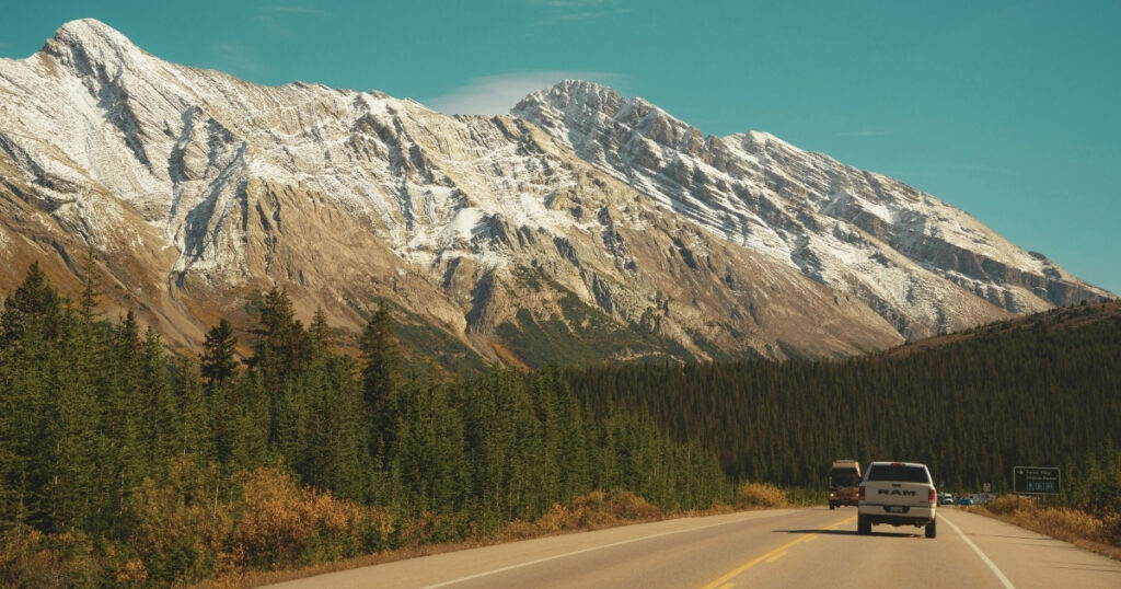 driving a car in a beautiful road in Canadá