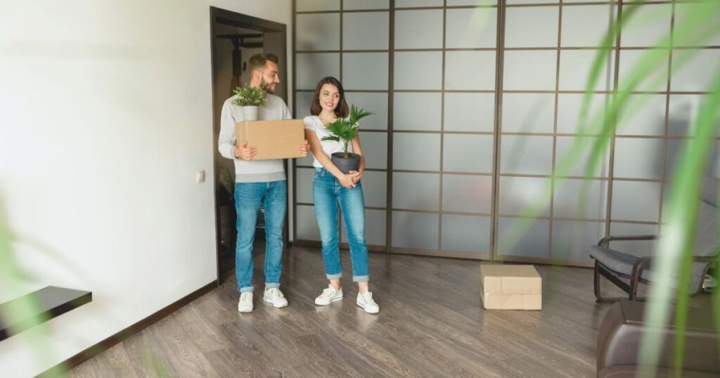 couple moving to a rental apartment in Italy
