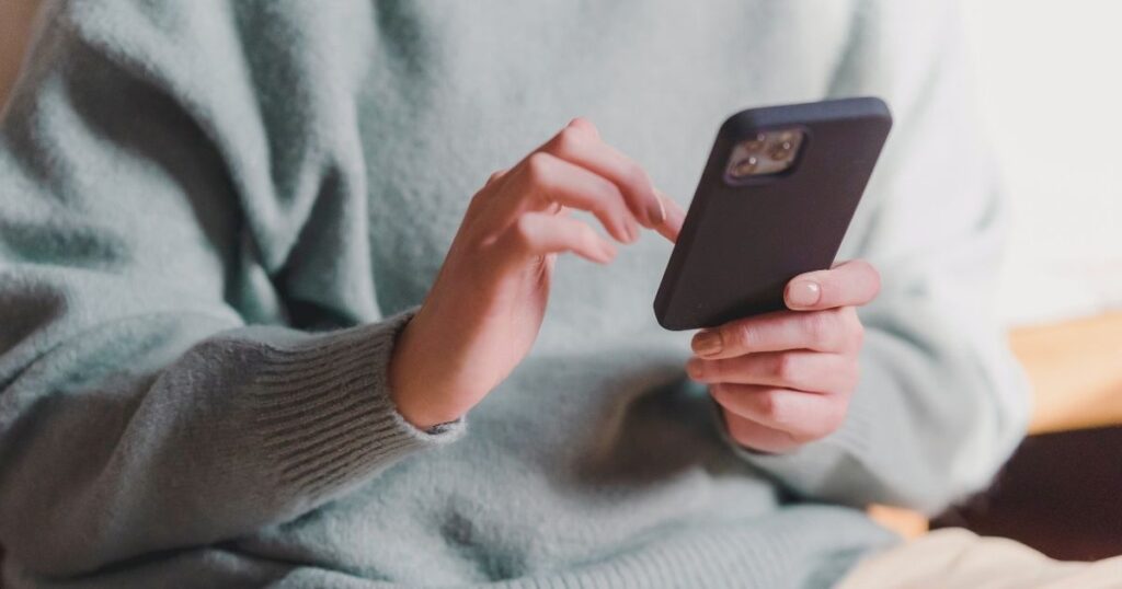 woman exploring the options for mobile internet in the US