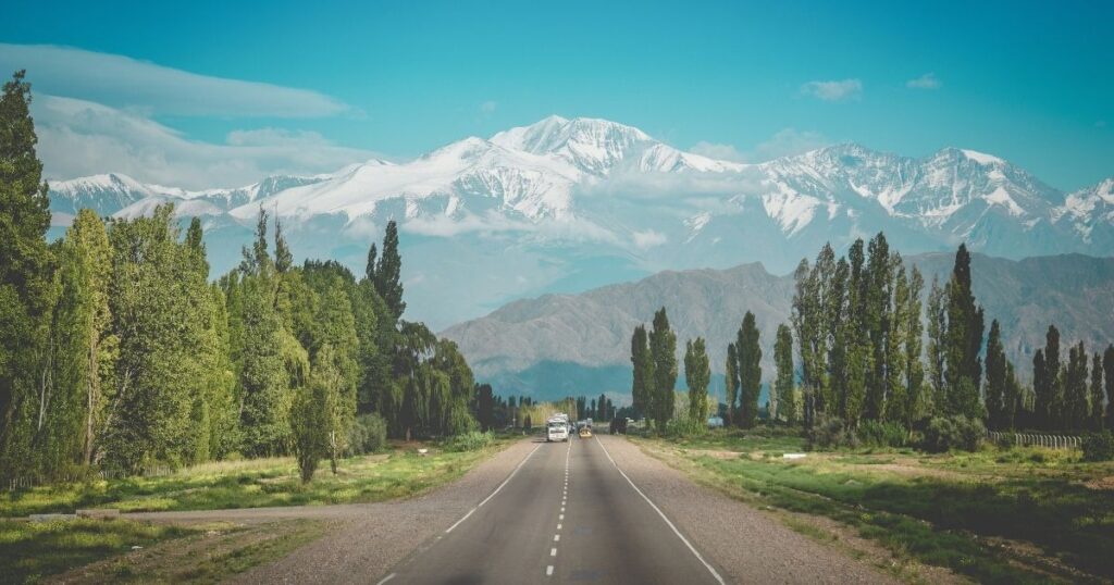 hermoso paisaje de ruta turistica en Argentina