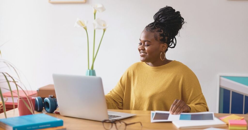 digital nomad woman working from the Netherlands