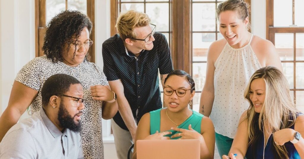 nomadas digitales en un encuentro