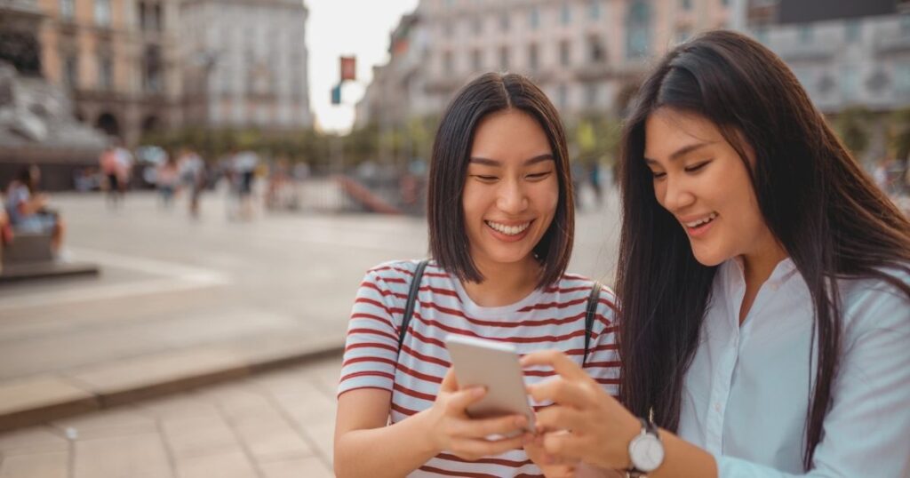 mujeres jovenes disfrutando de su visado en China