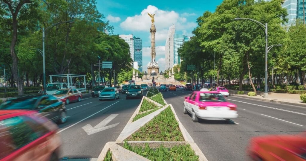 personas conduciendo coches en Mexico