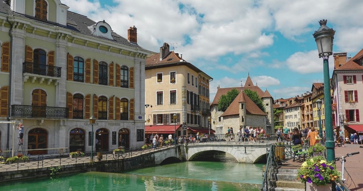 nice picture of Annecy in France - the perfect spot for digital nomads