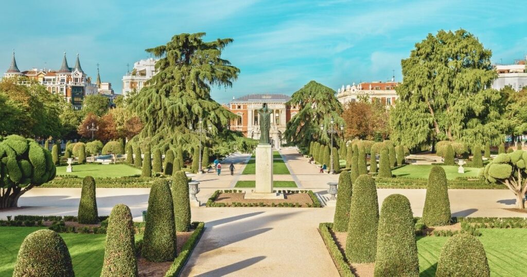 beautiful place in one of the best neighborhood in Madrid to live as a digital nomad
