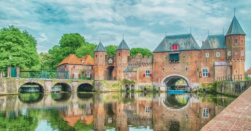 hermoso paisaje de castillo en Paises Bajos