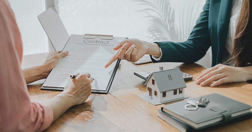 person getting a house insurance in Spain