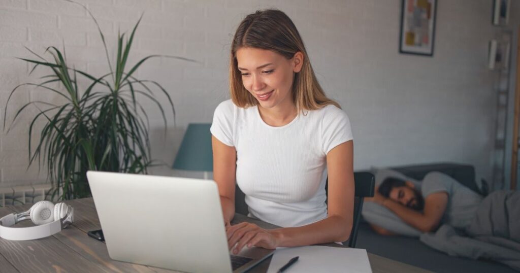 digital nomad woman working remotely in Malaga