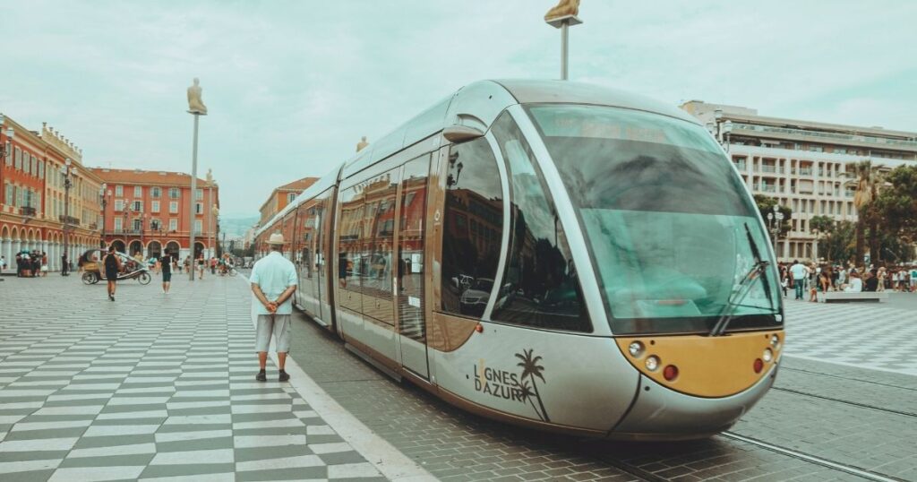 tren es uno de los mejores transportes publicos para nomadas digitales