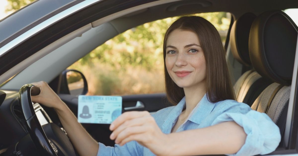 woman driving with a validated driving license in Spain