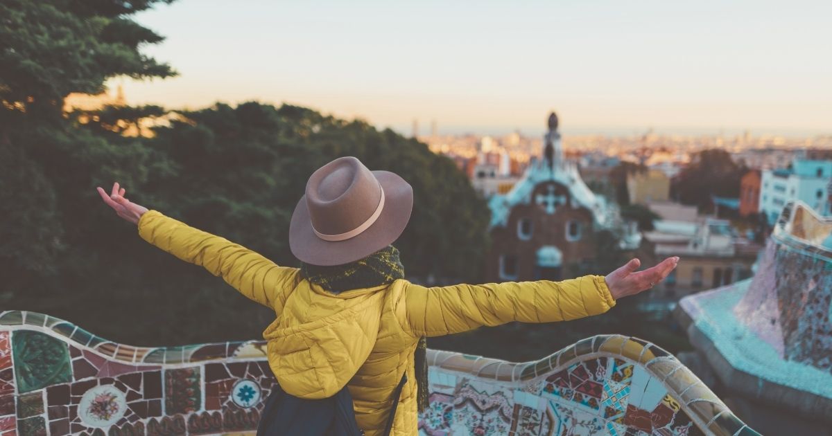 solo female traveler visiting Barcelona places