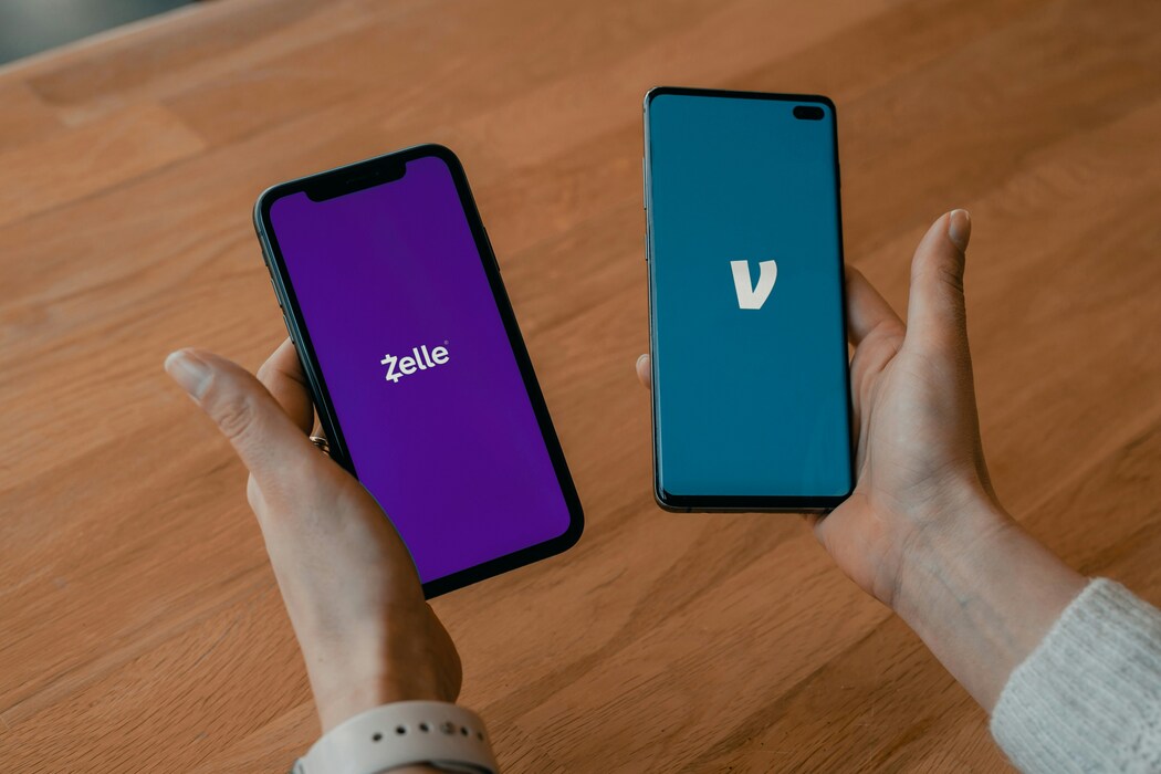 dos-celulares-comparacion-breeze-esim-vs-airalo