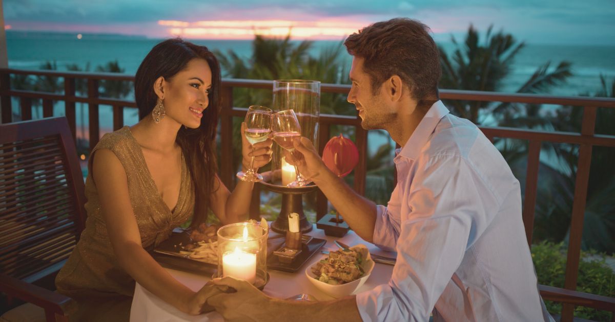 couple having dinner in Barcelona
