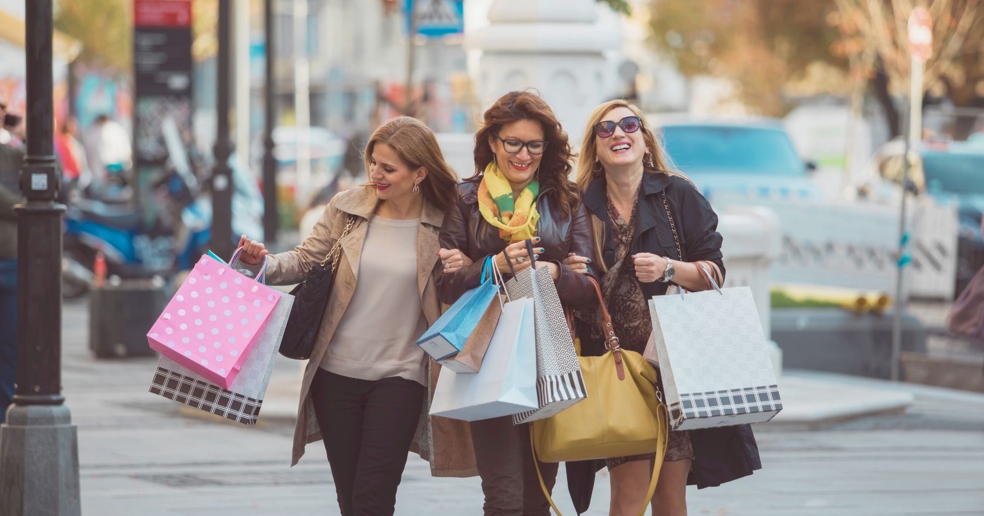 friends going shopping in Barcelona