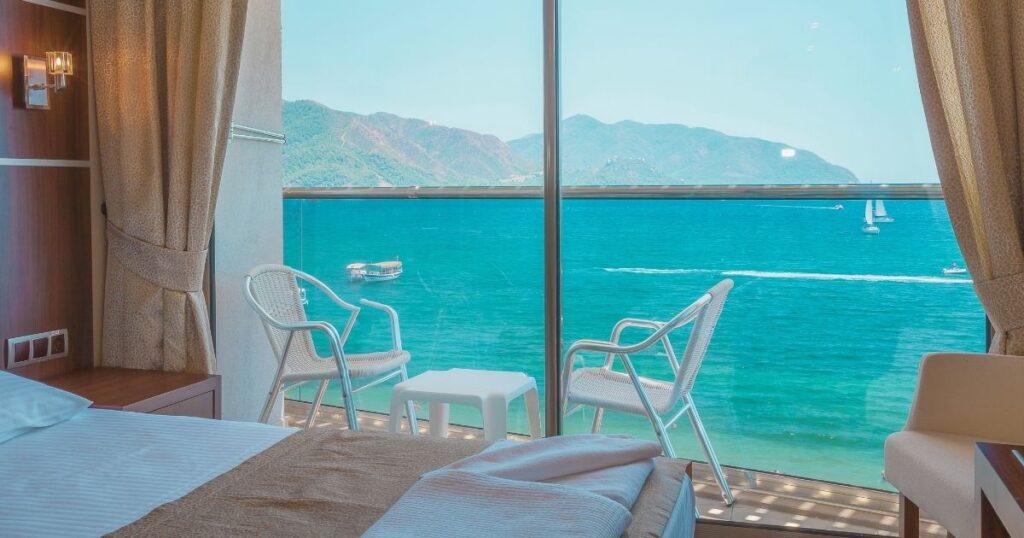  habitacion de hotel con vista para el mar en Croacia