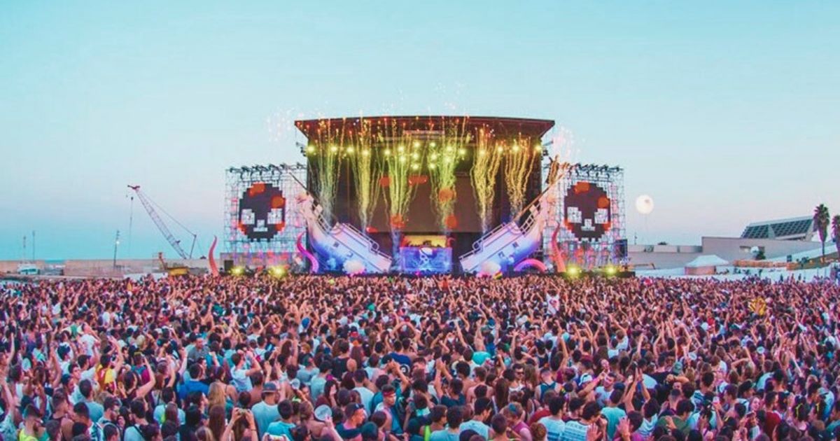 people at the Barcelona Beach Festival