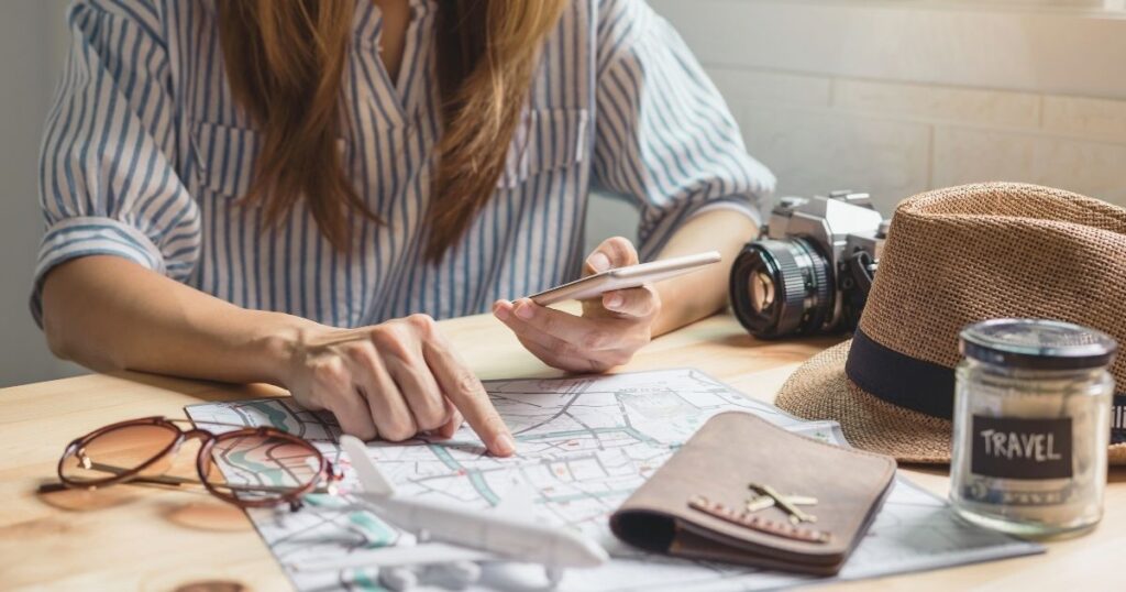 woman optimizing her budget while traveling to Bali