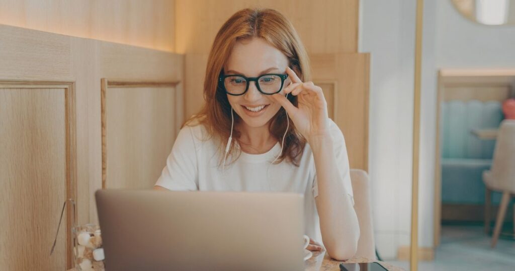 digital nomad woman working remotely from Bali