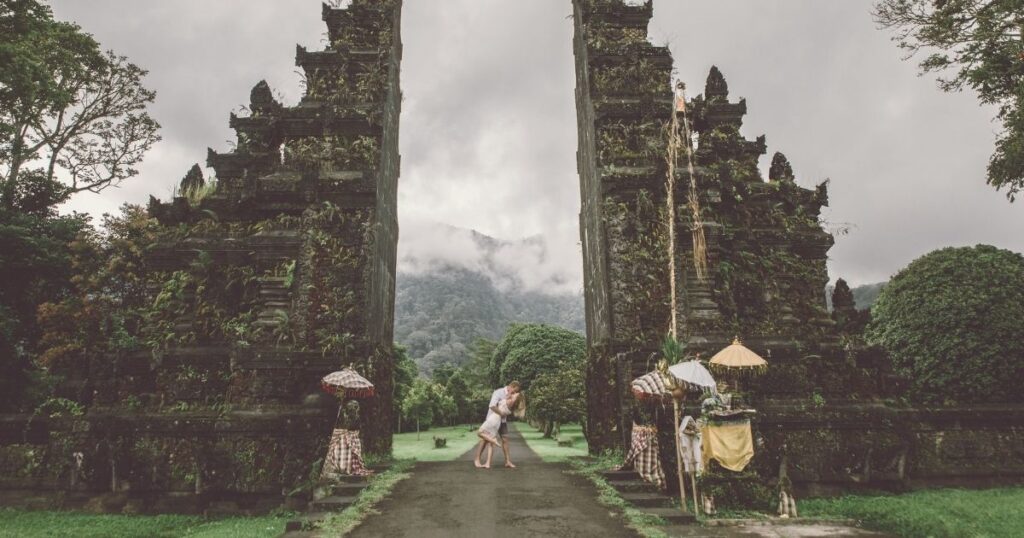 digital nomad couple enjoying a romantic place in Bali