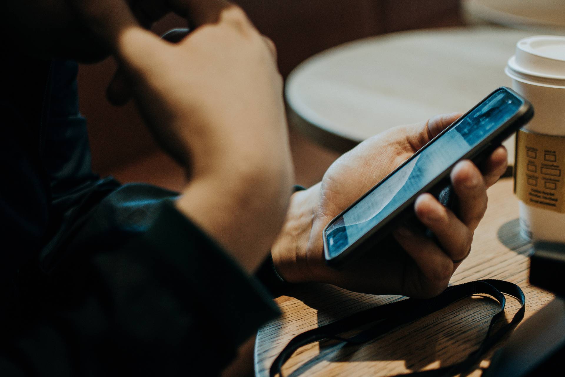Global Mobile eSIM vs DENT comparación