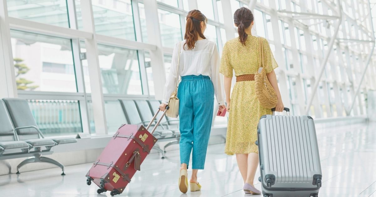 women travelling to the Southeast Asia