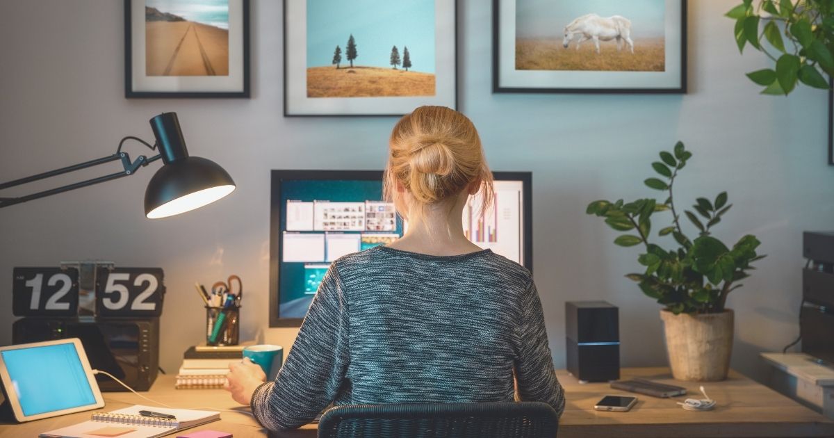 digital nomad woman working and living from Barcelona