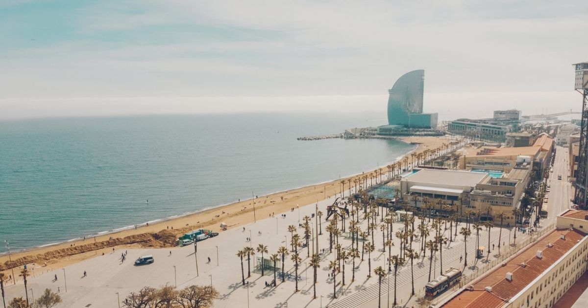 beautiful beach to surf in Barcelona